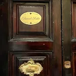 Edward Apartment *